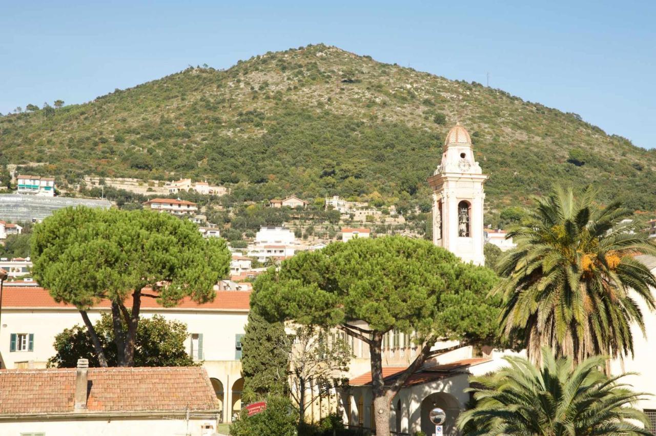 Cipriani 5 Rivieraholiday Pietra Ligure Luaran gambar