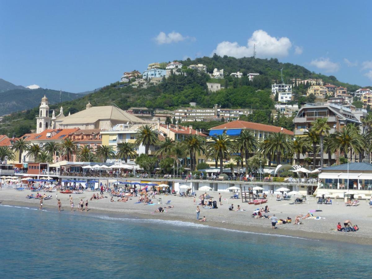 Cipriani 5 Rivieraholiday Pietra Ligure Luaran gambar